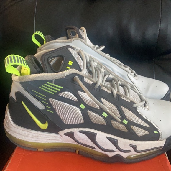 Men’s TL Nike Sneakers - Picture 2 of 5